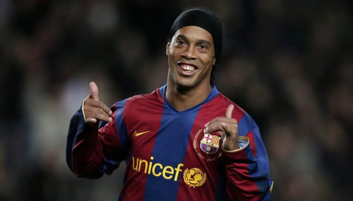 5 Momentos de magia do Bruxo Ronaldinho Gaúcho no futebol