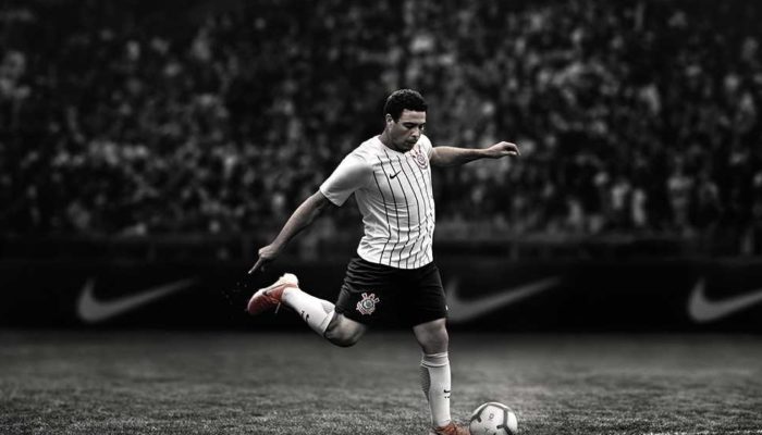 Novo uniforme do Corinthians é uma homenagem a Ronaldo e seu legado!