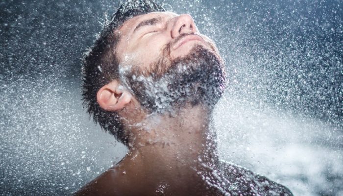 10 Benefícios do banho gelado para sua saúde