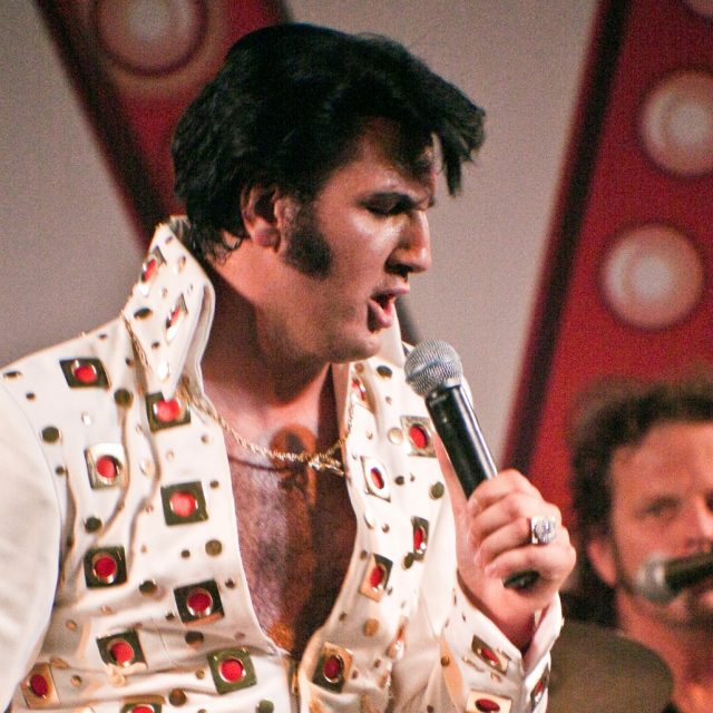 Como Elvis Presley conseguiu o direito de mandar prender quem quisesse
