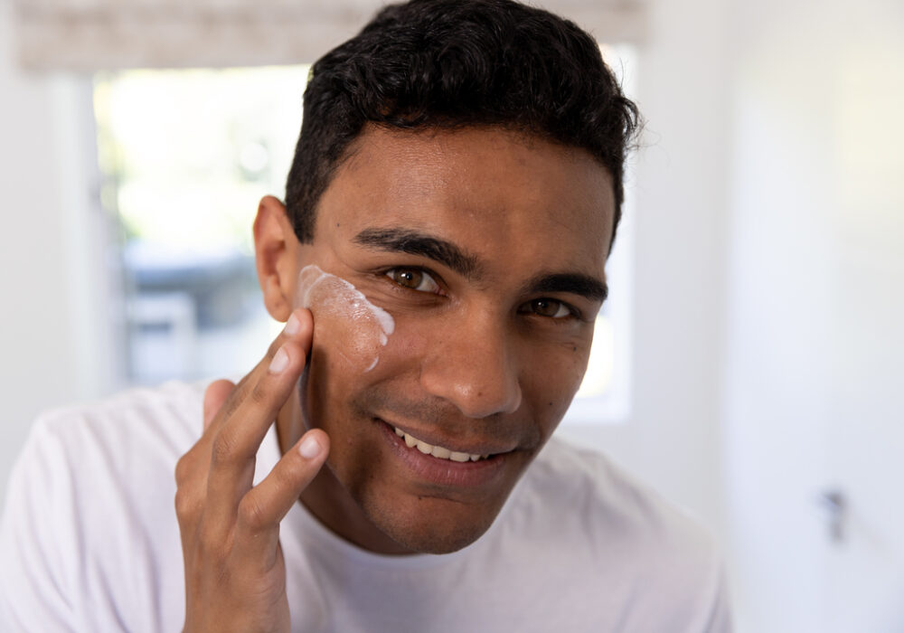 Guia Completo: Cuidados com a Pele Masculina em cada fase da vida