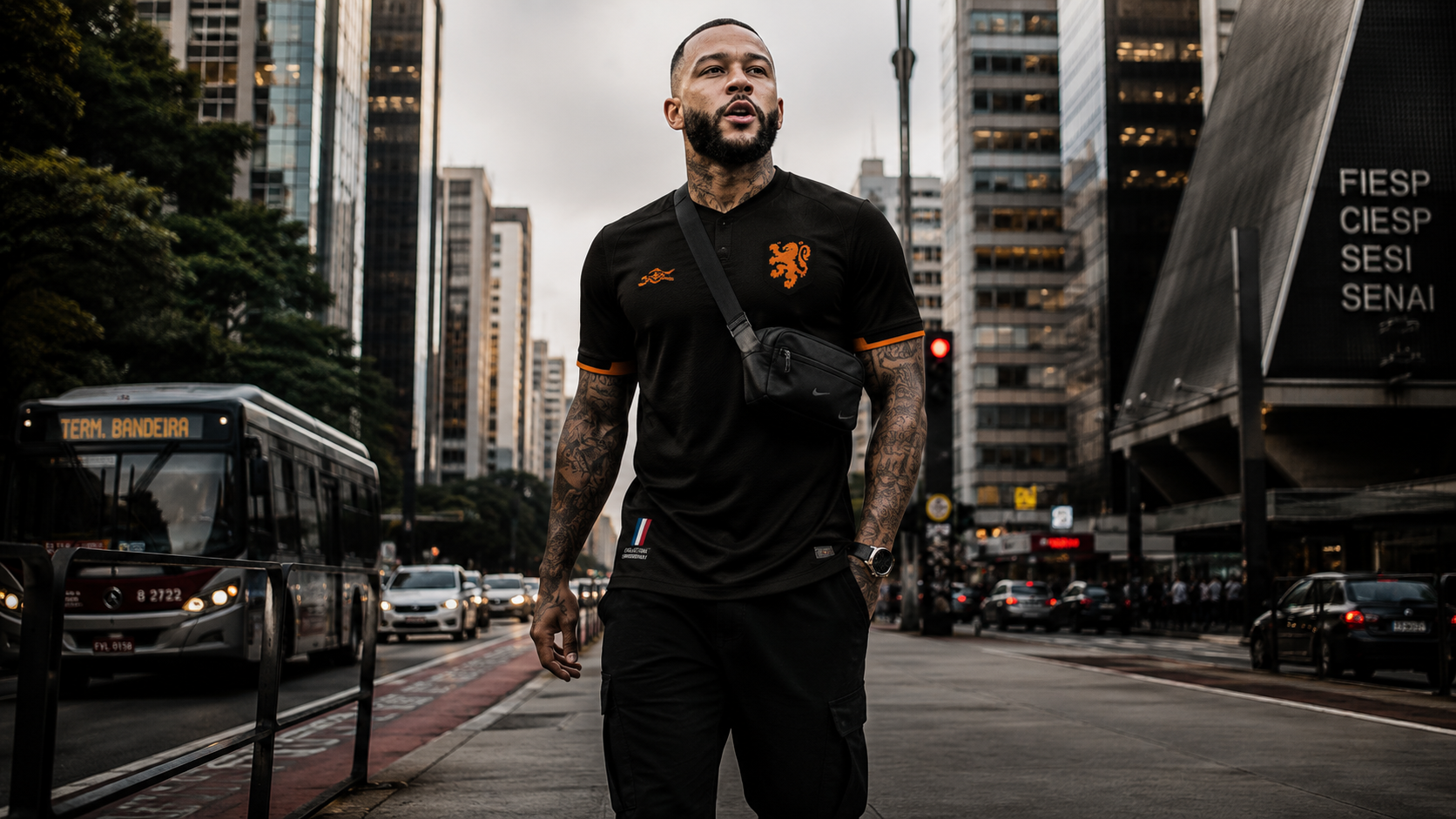 Camisa de Time Toda Preta: Como a tendência do futebol dominou a moda masculina casual